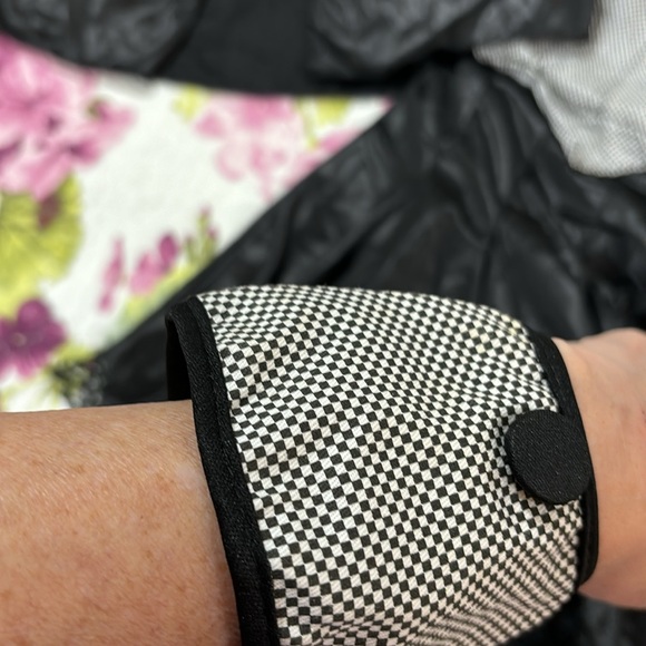 Halloween Costume Inspector, Sexy skirt, Cape, and Sherlock Holmes Style Hat - Picture 7 of 13